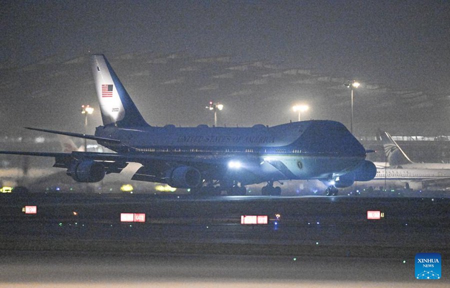Trump arriva a Beijing per una visita di Stato in Cina