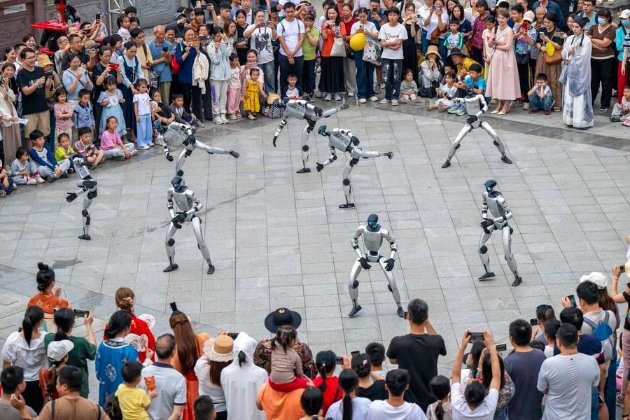 I robot cinesi attirano l'attenzione e la cooperazione nei mercati dell'Europa centrale e orientale