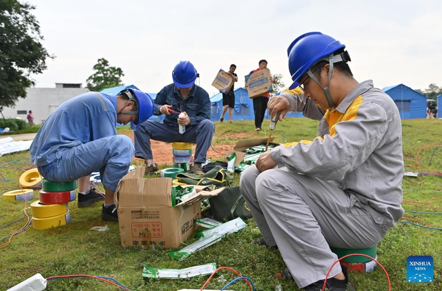 Allestiti diversi siti di ricollocamento temporaneo per i residenti colpiti dal terremoto nel Guangxi