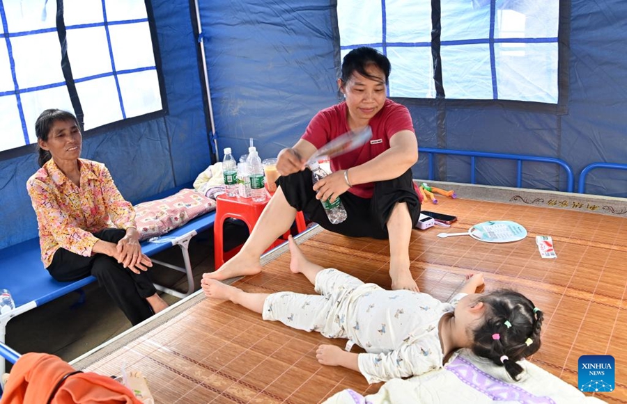 Allestiti diversi siti di ricollocamento temporaneo per i residenti colpiti dal terremoto nel Guangxi