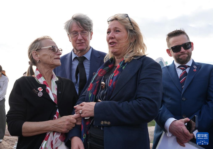I discendenti dei prigionieri di guerra britannici della nave Lisbon Maru visitano Zhoushan per commemorare il salvataggio