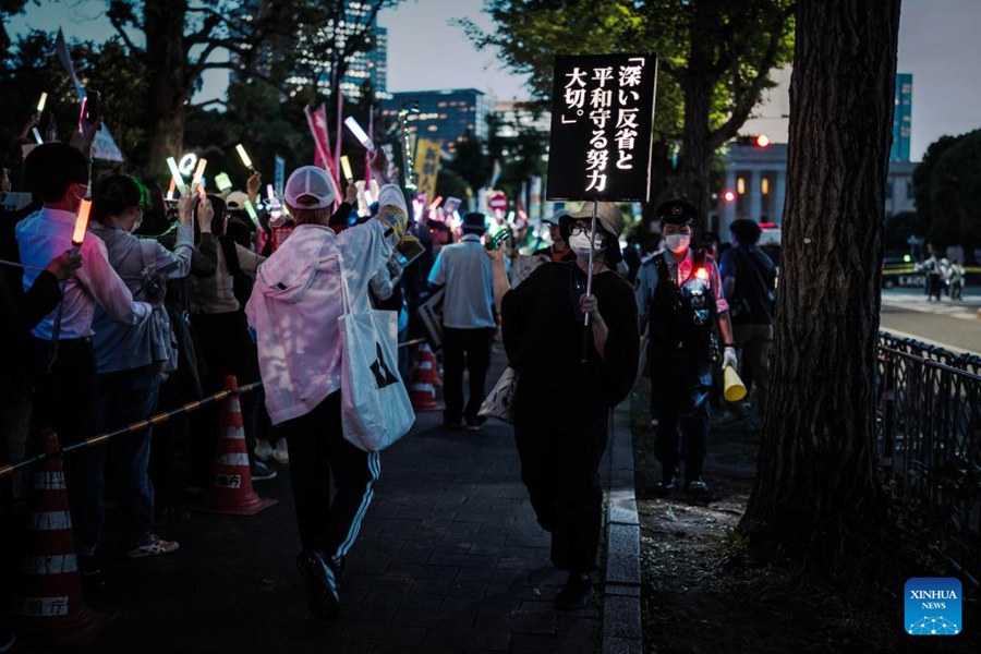 Migliaia di manifestanti a Tokyo contro la spinta del governo Takaichi a modificare la Costituzione pacifista