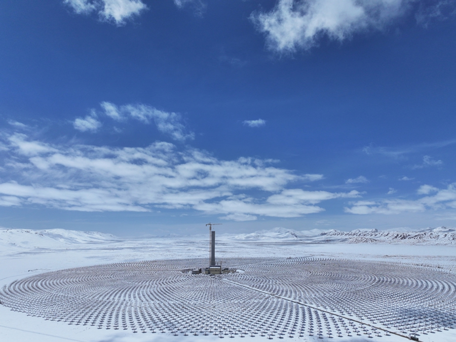 La centrale solare termica da 100 megawatt nella contea di Amdo, nella Regione Autonoma dello Xizang. (Foto fornita a China Daily)