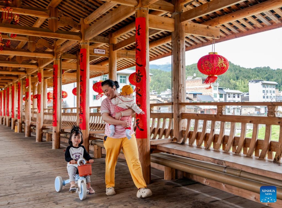 Ponti ad arco con copertura in legno ben conservati nel Fujian