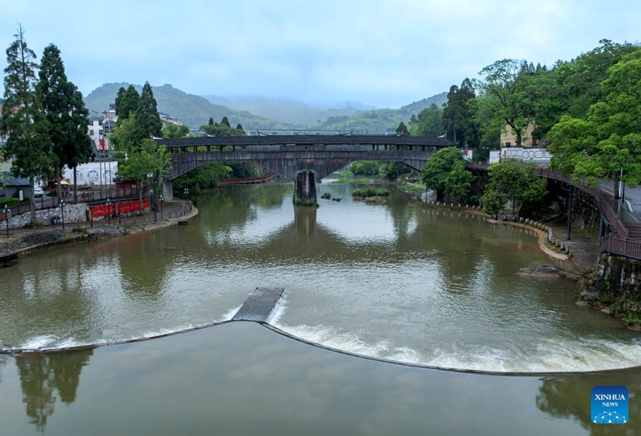 Ponti ad arco con copertura in legno ben conservati nel Fujian