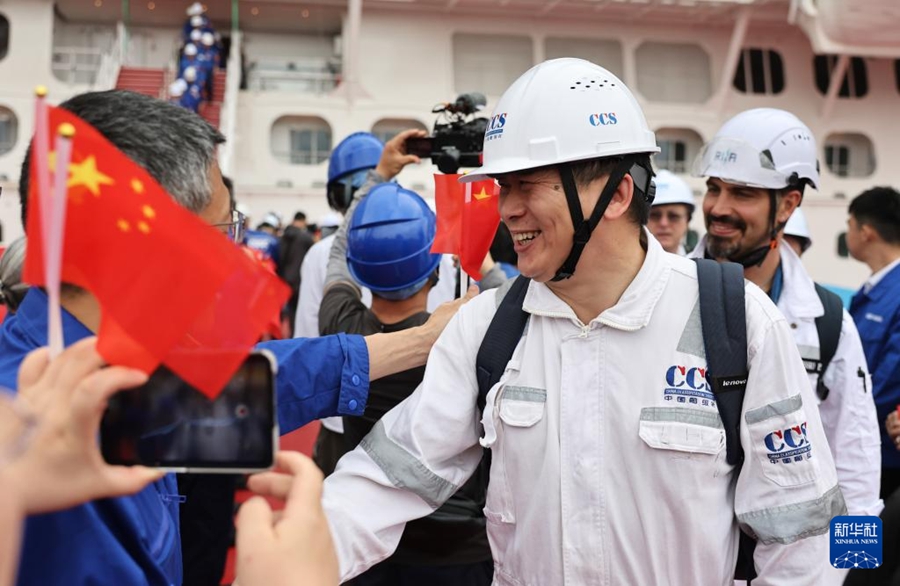 La seconda grande nave da crociera costruita in Cina torna trionfalmente dalle prove in mare