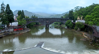 Ponti ad arco con copertura in legno ben conservati nel Fujian