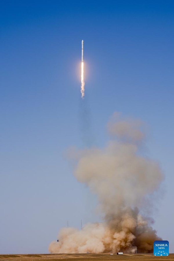 Il razzo cinese Lunga Marcia-12B completa con successo il volo inaugurale