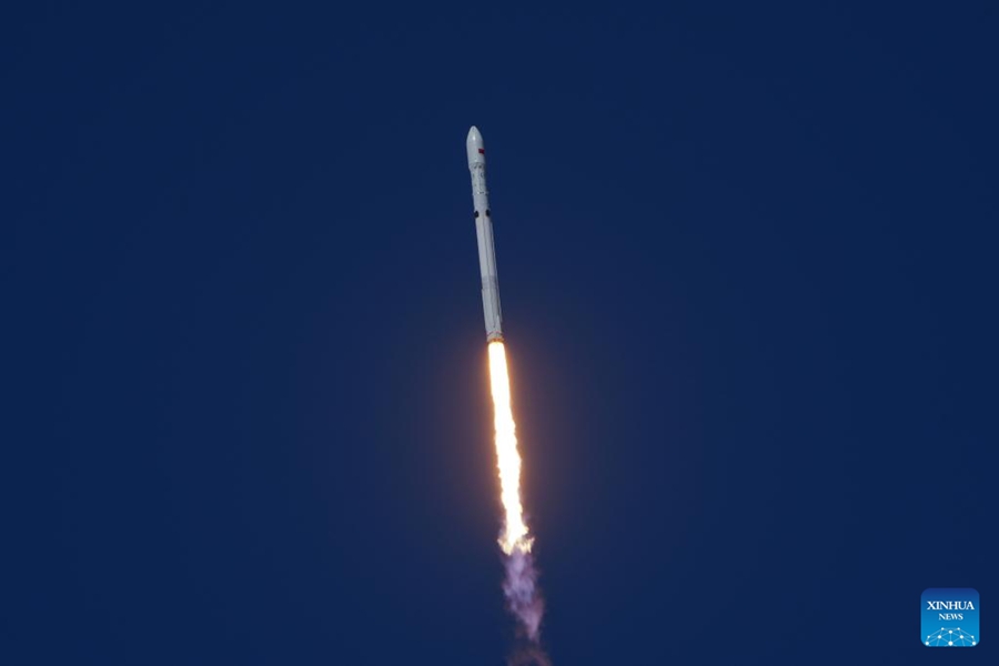 Il razzo cinese Lunga Marcia-12B completa con successo il volo inaugurale