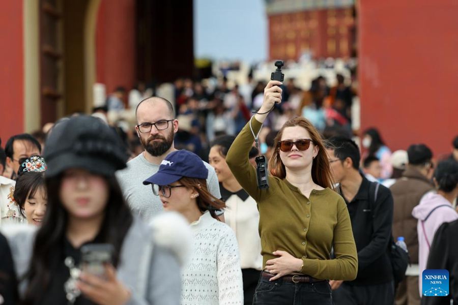 Politiche di esenzione dal visto trainano un'impennata del 35,3% nel turismo in entrata a Beijing