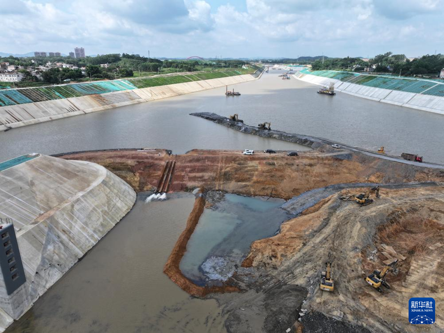 Arriva l'acqua nel Canale Pinglu