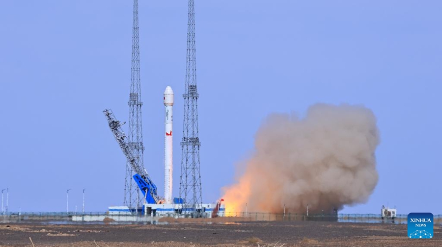 Il razzo vettore cinese Zhuque-2E Y6 porta due nuovi satelliti nello spazio