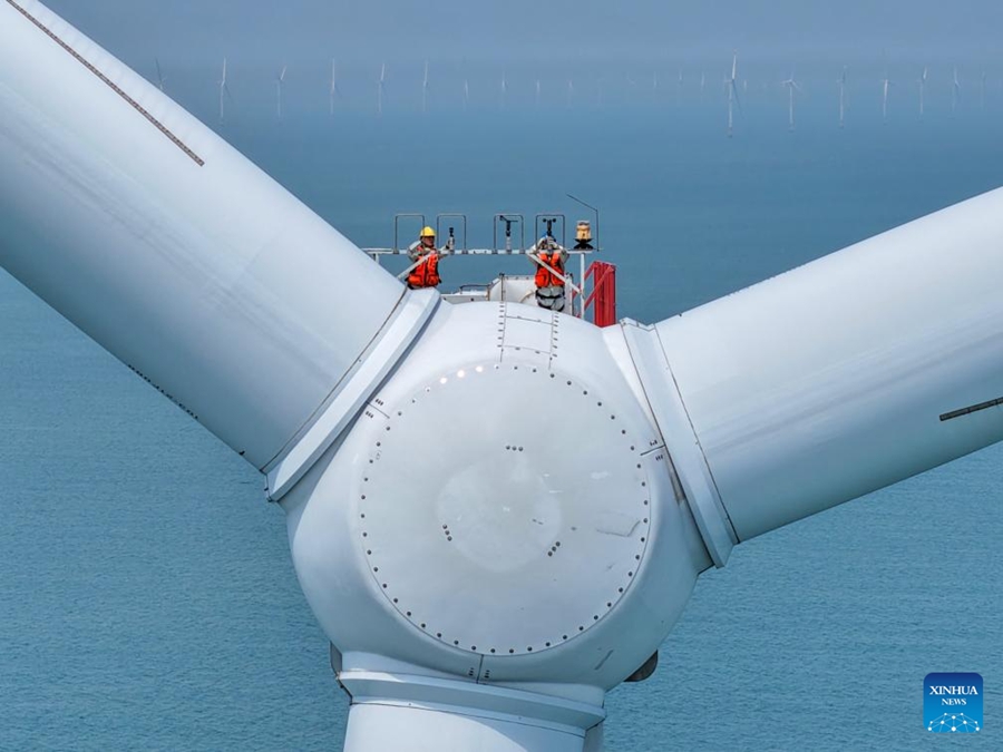 Manutenzione presso parchi eolici offshore nel Jiangsu