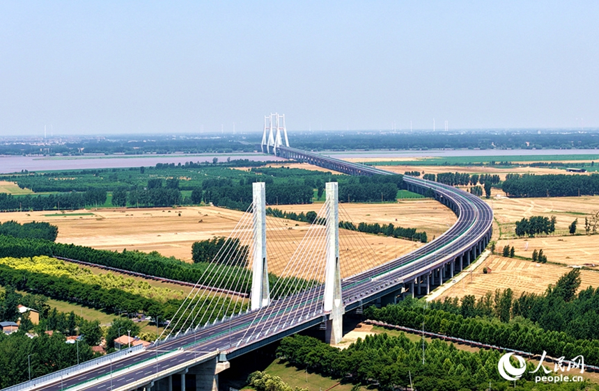 Il grande ponte Dongbatou sul Fiume Giallo sarà aperto al traffico