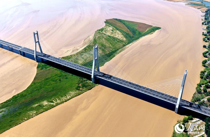 Il grande ponte Dongbatou sul Fiume Giallo sarà aperto al traffico