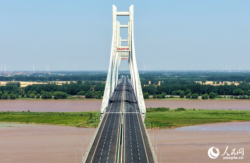 Il grande ponte Dongbatou sul Fiume Giallo sarà aperto al traffico