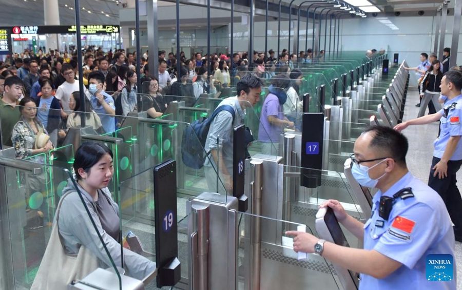 Viaggi transfrontalieri attraverso i porti di Beijing superano i 10 milioni a metà giugno