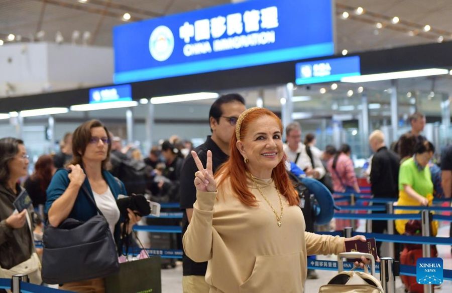 Viaggi transfrontalieri attraverso i porti di Beijing superano i 10 milioni a metà giugno