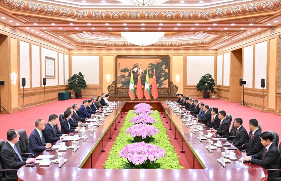 Colloquio tra Xi Jinping e Min Aung Hlaing
