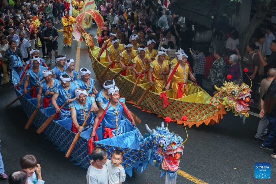 Varie attività in tutta la Cina per celebrare l'imminente Festa delle Barche Drago