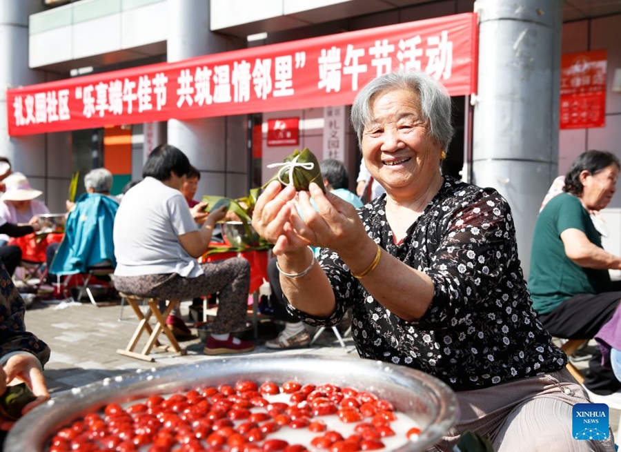 Varie attività in tutta la Cina per celebrare l'imminente Festa delle Barche Drago
