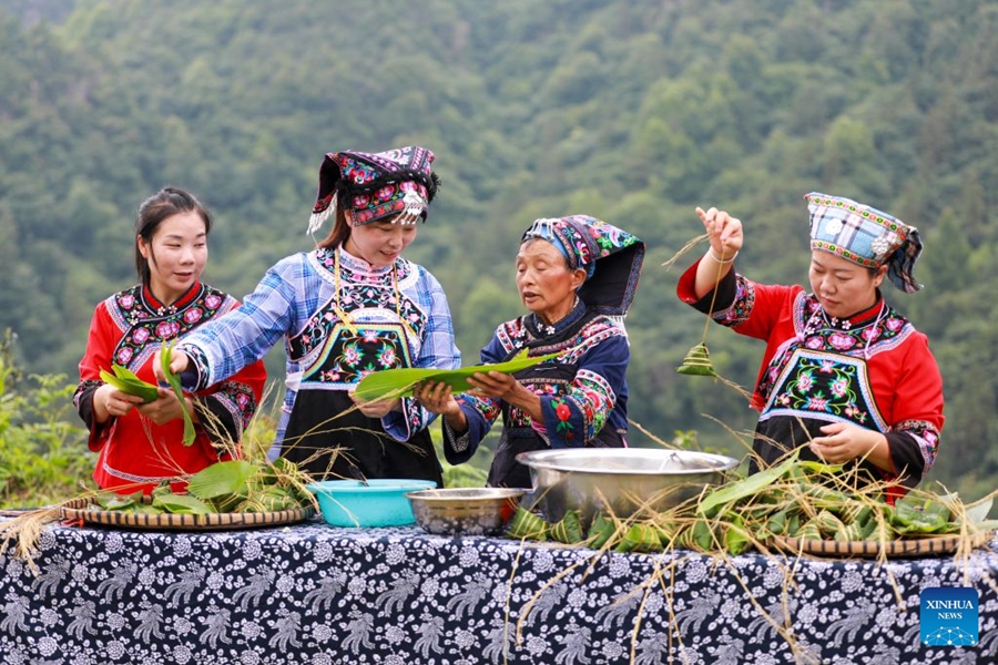 Varie attività in tutta la Cina per celebrare l'imminente Festa delle Barche Drago