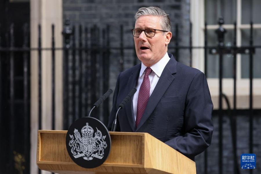 Il primo ministro britannico Keir Starmer annuncia le dimissioni
