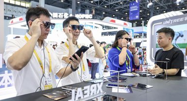 La Cina registra una ripresa dei consumi e una crescita sostenuta nei settori emergenti