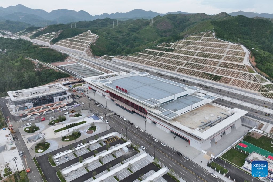 Entra in funzione la ferrovia ad alta velocità Xi'an-Shiyan