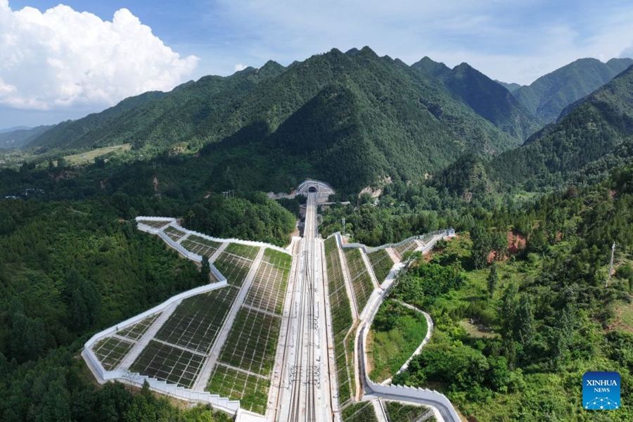 Entra in funzione la ferrovia ad alta velocità Xi'an-Shiyan