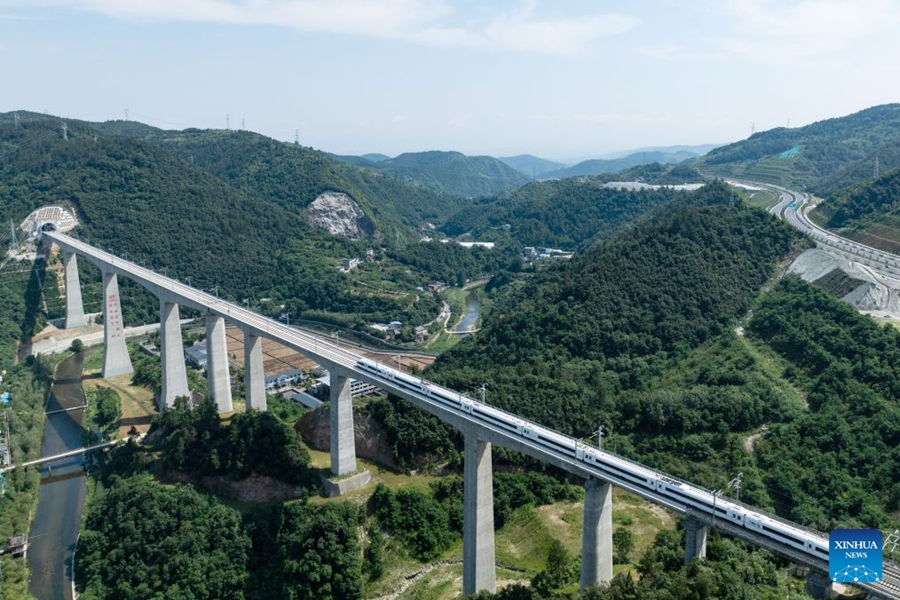 Entra in funzione la ferrovia ad alta velocità Xi'an-Shiyan