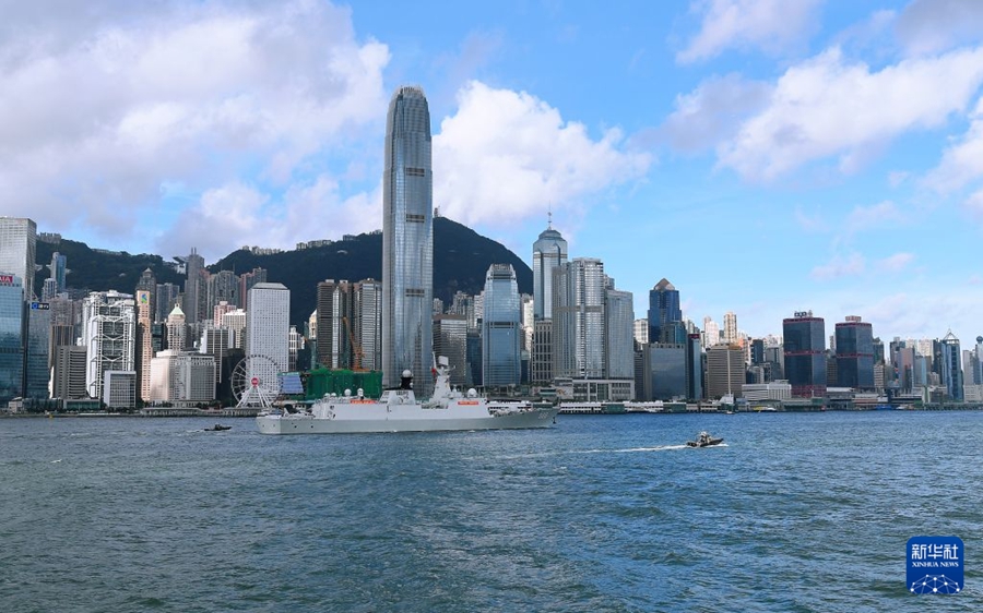 Flotta navale arriva a Hong Kong