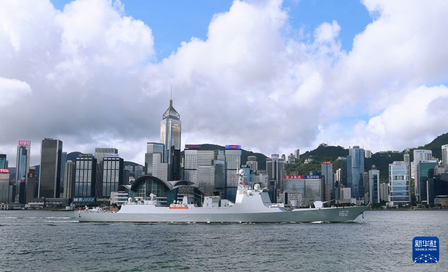 Flotta navale arriva a Hong Kong