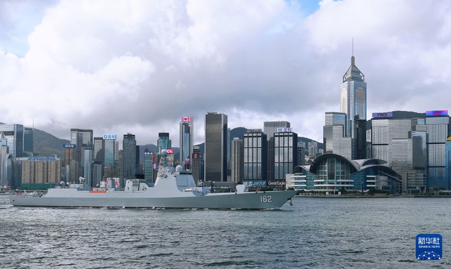 Flotta navale arriva a Hong Kong