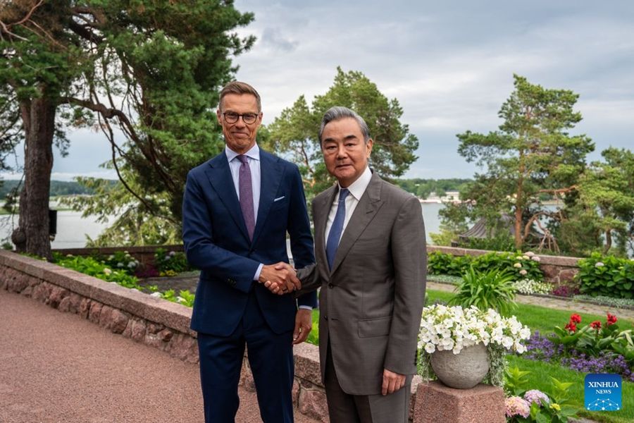 Il Ministro degli Esteri cinese Wang Yi incontra il Presidente finlandese Alexander Stubb a Turku, Finlandia. (5 luglio 2026 - Xinhua/Peng Ziyang)
