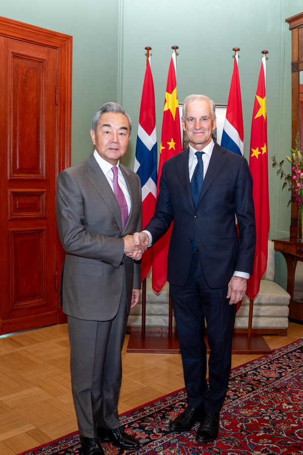 Oslo, il Primo Ministro norvegese incontra Wang Yi