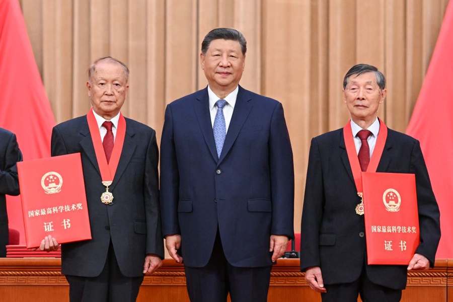 Xi Jinping conferisce Premi Nazionali per la Scienza e la Tecnologia e tiene importante discorso