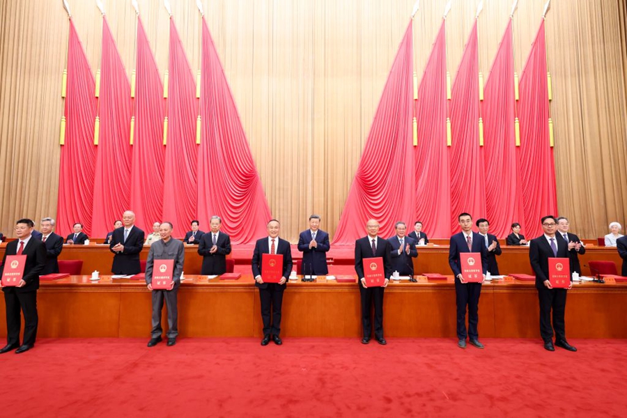 Xi Jinping conferisce Premi Nazionali per la Scienza e la Tecnologia e tiene importante discorso