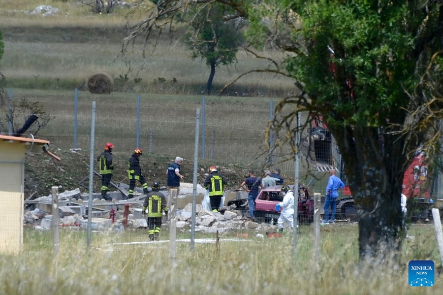 Luogo dell'esplosione presso la fabbrica di fuochi d'artificio "Pirotecnica Mattei" a Borgorose, in provincia di Rieti. (8 luglio 2026 - Xinhua)