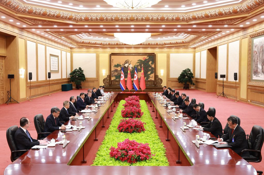 Xi Jinping incontra il Primo Ministro della RPDC Pak Thae-song
