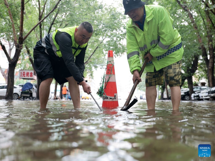 Operazioni di soccorso in corso nelle aree colpite dalle inondazioni in tutta la Cina