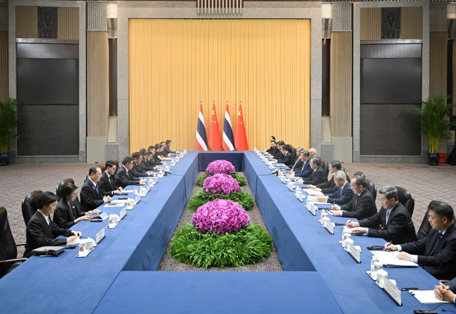 Incontro tra Xi Jinping e Anutin Charnvirakul