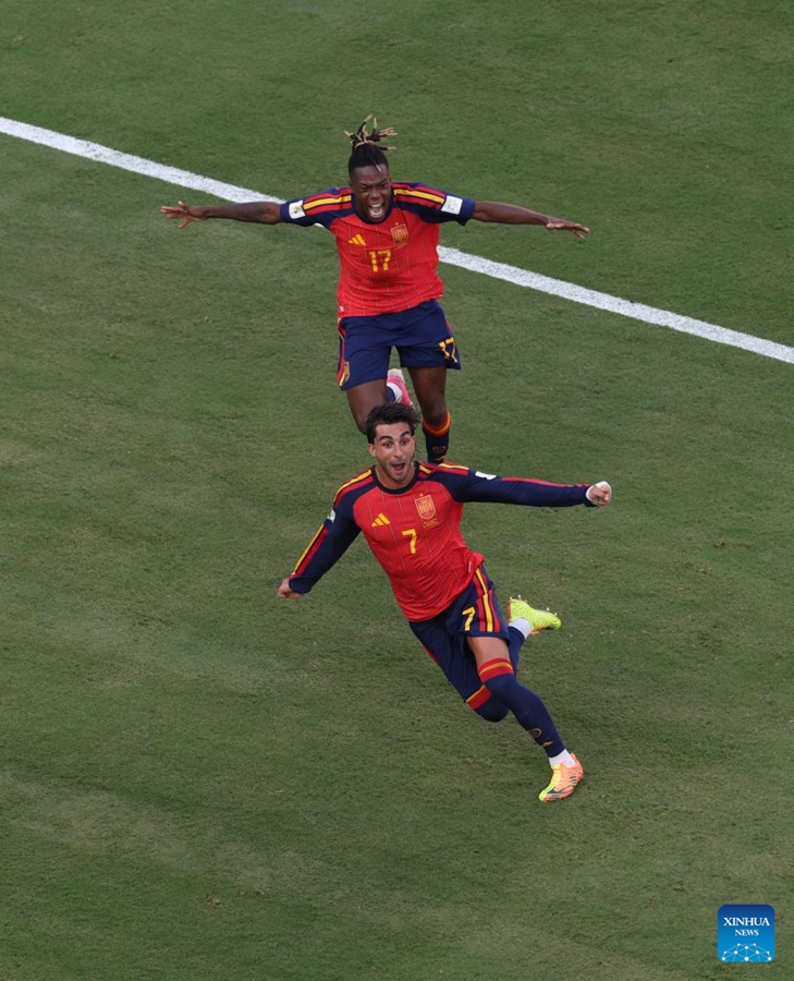 Ferran Torres (in basso), della Spagna, festeggia un gol durante la finale tra Spagna e Argentina ai Mondiali di calcio 2026 presso il New York New Jersey Stadium, Stati Uniti. (19 luglio 2026 - Xinhua/Xu Zijian)