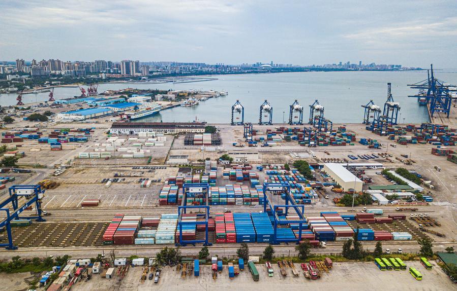 Terminal container nel porto di Haikou, Hainan. (17 giugno 2026 - Xinhua/Pu Xiaoxu)