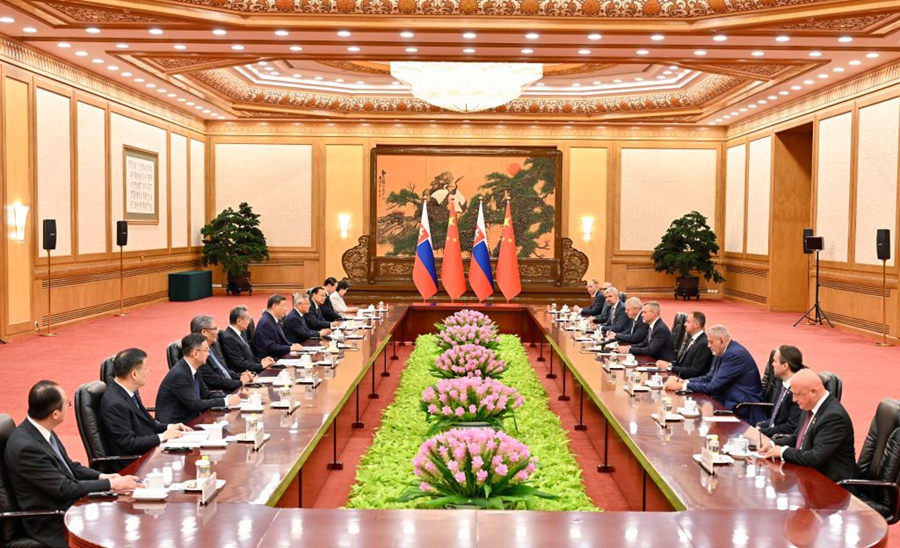 Xi Jinping incontra il Presidente slovacco Peter Pellegrini