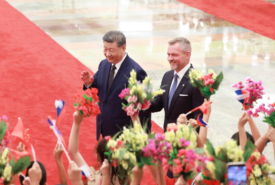 Xi Jinping incontra il Presidente slovacco Peter Pellegrini
