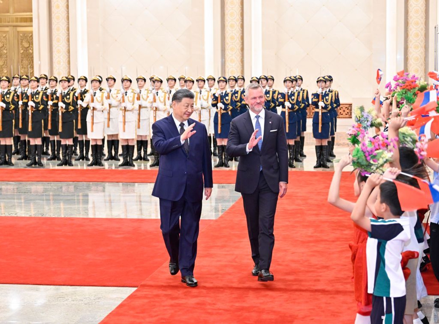 Xi Jinping incontra il Presidente slovacco Peter Pellegrini