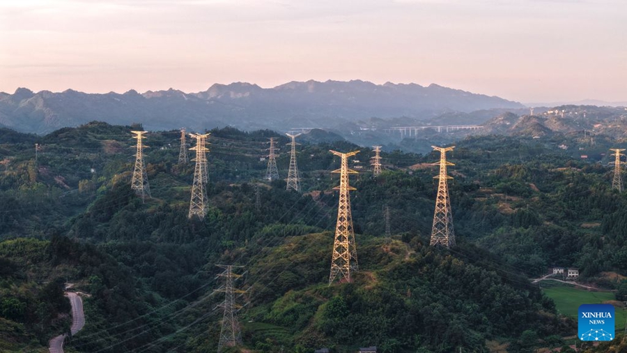 La quantità complessiva di energia elettrica trasmessa dallo Xinjiang a Chongqing ha superato i 30 miliardi di kilowattora