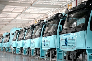 Mobilitazione di robot nella fabbrica di autocarri Shaanxi Automobile Group