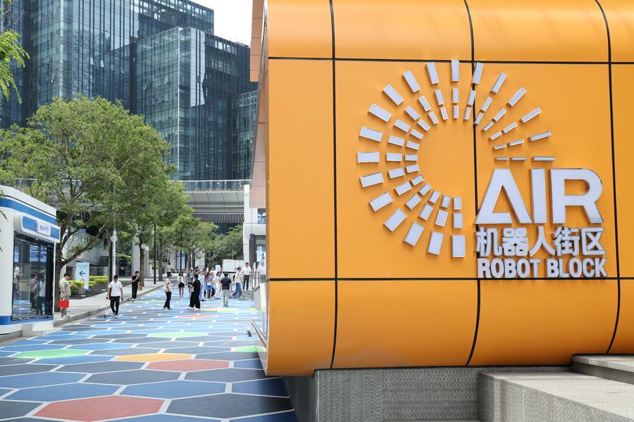 Shenzhen, città ospitante dell'APEC, offre uno sguardo sulle industrie cinesi del futuro
